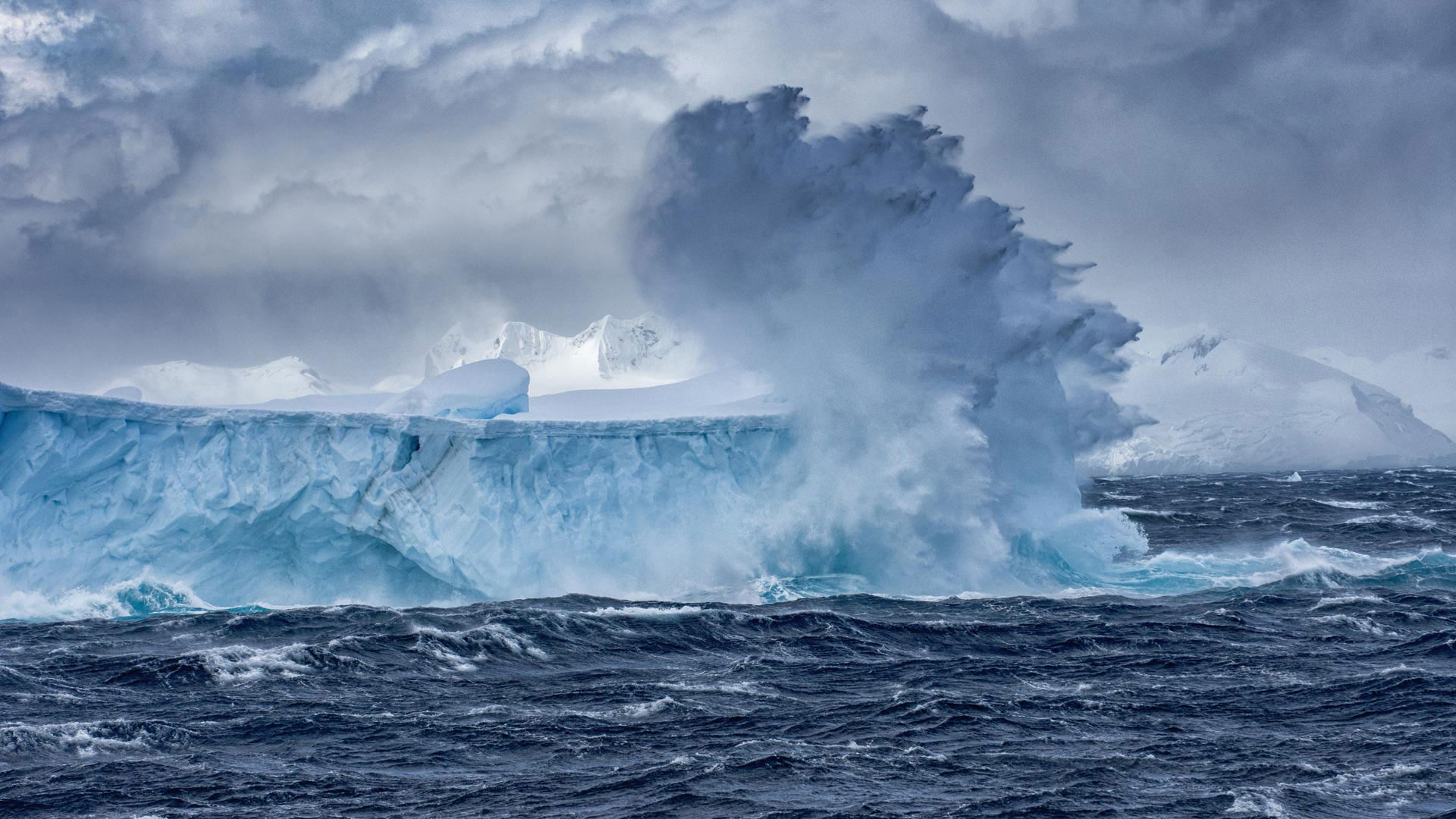 Научно определена частота возникновения гигантских волн в морях Арктики и их последствия