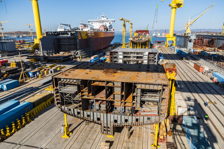 Началось строительство арктического контейнеровоза для Северного морского пути
