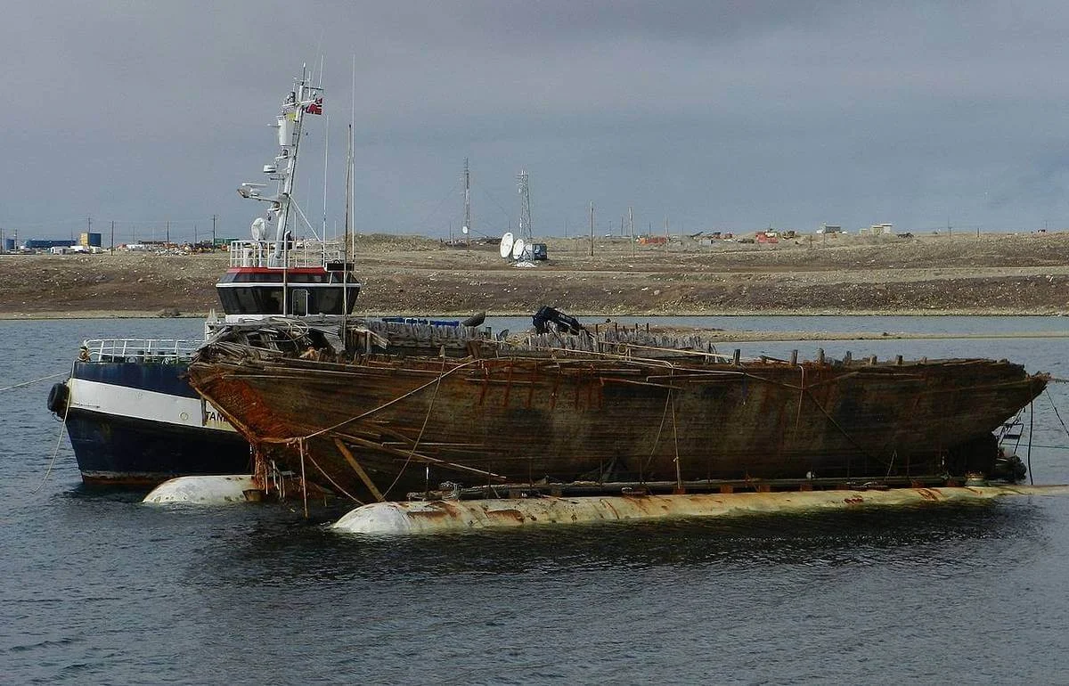 В Арктике продолжат поднимать затонувшие суда